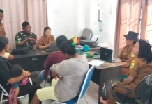 Babinsa Dampingi Warga yang Datang Susulan Ambil Bantuan Pupuk