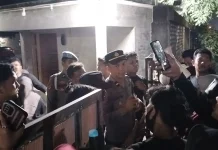 Ratusan Emak-Emak Datangi Polres Tanjungbalai, Desak Tangkap Pelaku Ballpres