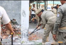 Pemko Binjai Tertibkan Dua Bangunan Liar di Halaman Masjid An-Nur
