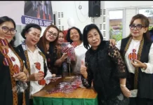 Ratusan Peserta Ikuti Pembuatan Kalung Etnik Karo