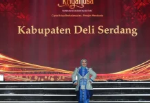 Anggunnya Jelita dalam Balutan Tenun Deli Serdang pada Parade Pakaian Daerah