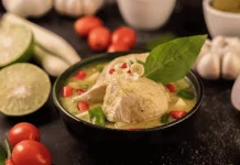 Menikmati Aroma Rempah Kari Ayam Khas Asia Tenggara