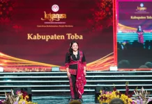 Tenun Toba Tampil di Parade Wastra Kriyanusa 2026