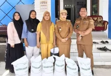 Bupati Labuhanbatu Salurkan Bantuan Beras Bulog di Desa Tebing Linggahara Baru