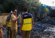 Rico Waas Tinjau Pengerjaan Drainase sepanjang 385 Meter di Sei Agul