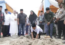 Mahyaruddin Letakkan Batu Pertama Gedung Baru MTSN 2