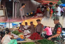 Sinergitas TNI–Polri Sidak Pasar Pantai Cermin