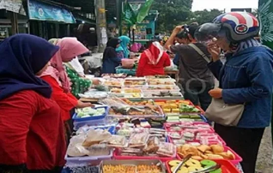 Pembeli Serbu Toko Kue Seputaran UMSU Selama Ramadan
