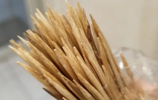 Dampak Negatif jika Terlalu Sering Menggunakan Tusuk Gigi