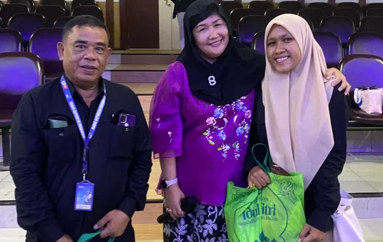 Besty Charmin Berbagi Bingkisan Lebaran untuk Angkasawan RRI