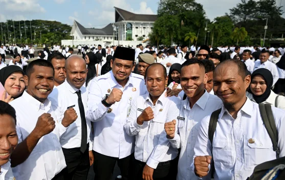 Gubernur Sumut Beri THR Guru PPPK Paruh Waktu dan Guru Tidak Tetap