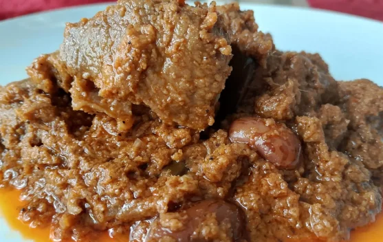 Daging Qurban Diolah Jadi Rendang, Menu Favorit Keluarga saat Idul Adha