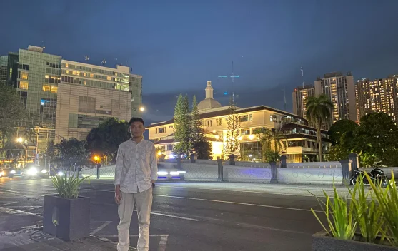 Simbolisme Fasad Putih