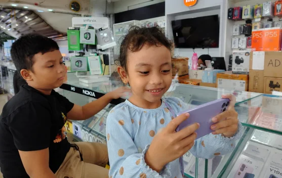 Bolehkah Anak Diberi HP? Pengawasan Orang Tua Jadi Kunci