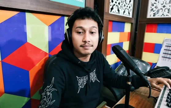 Atasi Stres Dengan Mendengarkan Musik