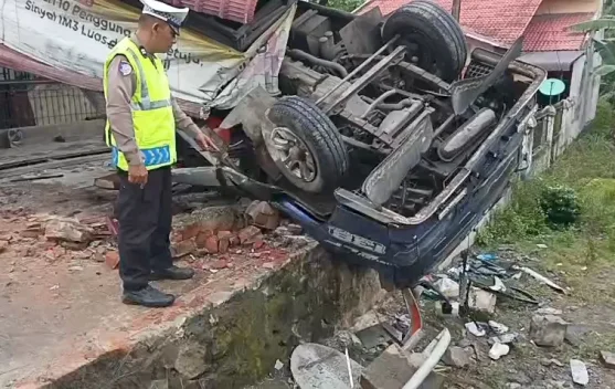 Bus Karya Agung Terbalik di Jalinsum Asahan, Delapan Penumpang Luka Ringan