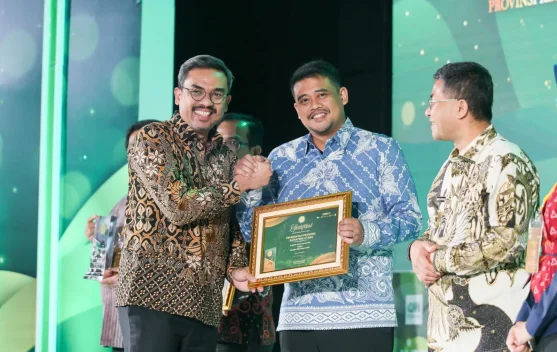 Pemprov Sumut Terima Penghargaan Adinata Syariah