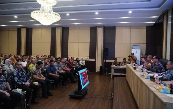 Rico Waas Minta Camat Percepat Pendaftaran Perlinsos