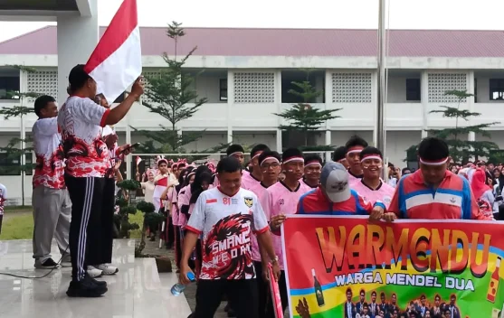 Gerak Jalan Meriahkan HUT RI, Siswa SMA 2 Medan Tampil Meriah