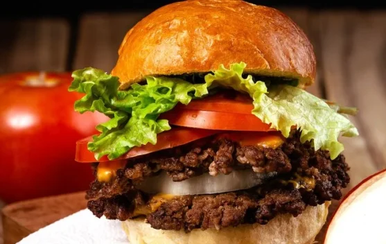 Burger Daging Murah, Enak Belum Tentu Sehat