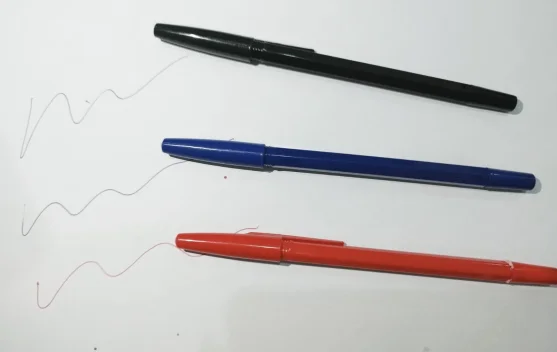 Ini Arti Warna Pena Merah, Biru, dan Hitam yang Jarang Diketahui