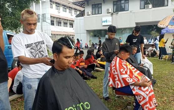 Pangkas Gratis RRI Fest Medan Diserbu Warga