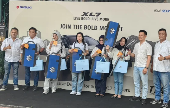 XL7 Terbaru Resmi Mengaspal di Sumut, Lima Konsumen Terima Unit Perdana