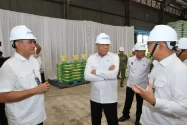 BULOG Perkuat Sinergi Ketahanan Pangan, Menko Polkam Tinjau Stok Beras di Sumut