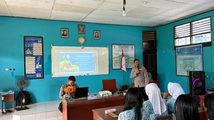 Polres Merauke Sosialisasi Penerimaan Polri di SMAN 2