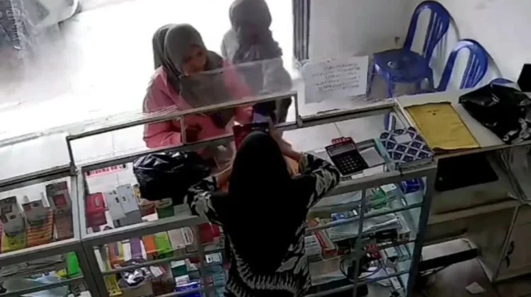 Polres Merauke Kembalikan Ponsel Korban Perampokan