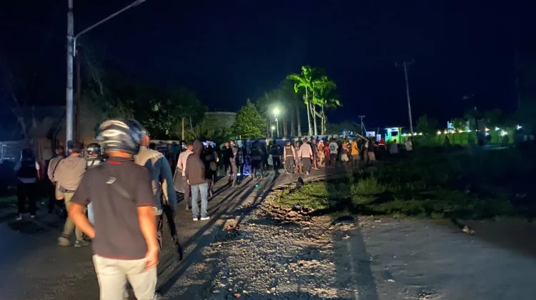 Polisi Evakuasi Korban Penganiayaan Saat Patroli Ramadan