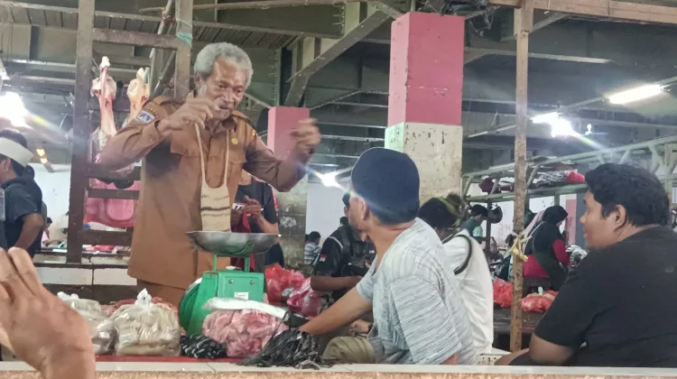 Pemkab Cari Solusi Pembayaran Honor Petugas Kebersihan