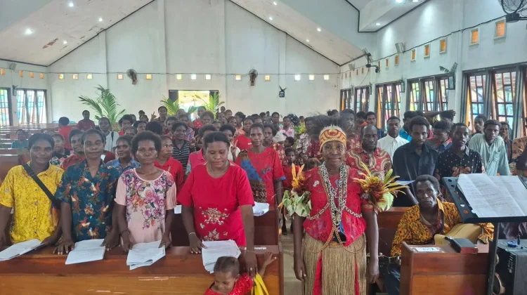 Paduan Suara Suam Iringi Minggu Palma