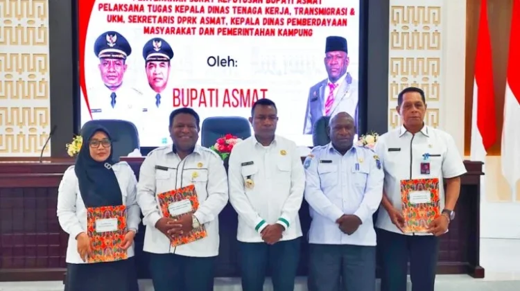 Bupati Asmat Serahkan SK Plt. Tiga Jabatan Strategis