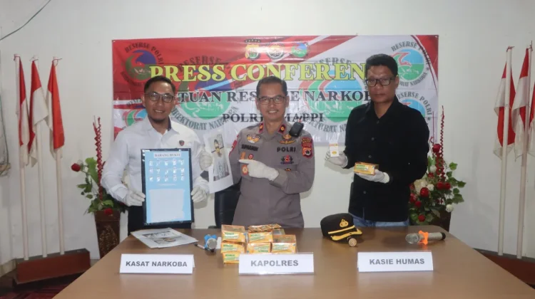 Sembunyikan Sabu di Balik Dinding Tripleks, Pengedar Diringkus Polisi