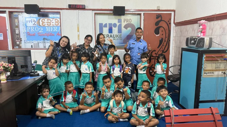 KB-TK Kalam Kudus Lakukan Kunjungan di RRI Merauke