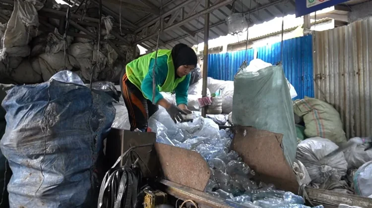 Dari Karung Sampah ke Tanah Suci