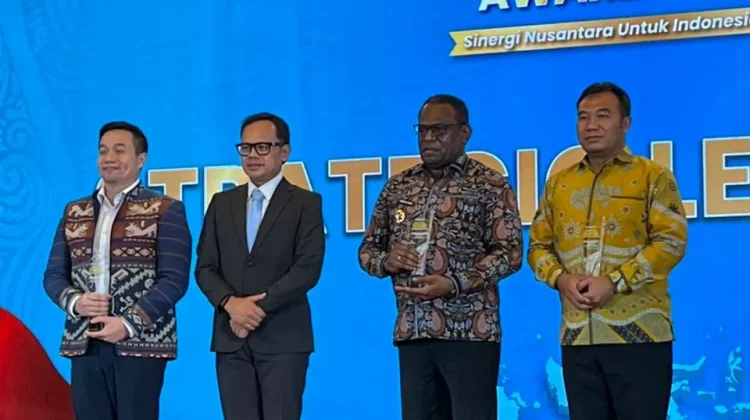 Bupati Yosep Terima Penghargaan Strategic Leadership National Governance 2026