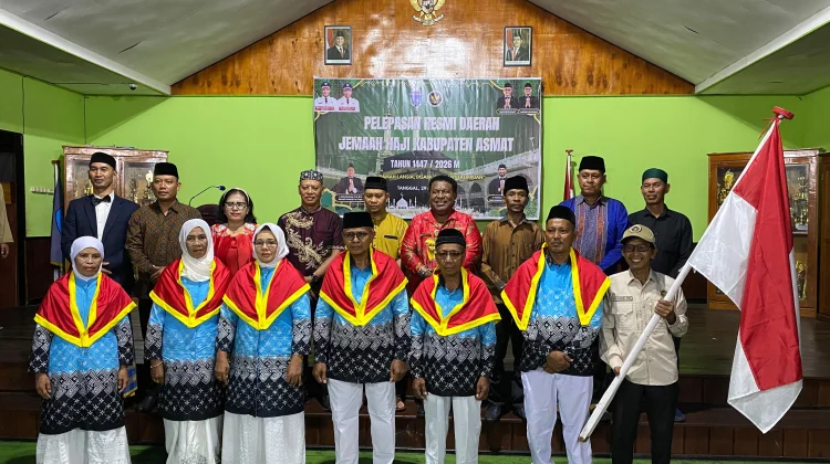 Asisten III Sekda Asmat Lepas 28 Jamaah Haji