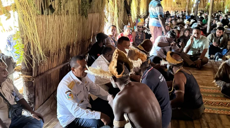 Gubernur Papua Selatan Resmikan Rumah Jew di Ewer