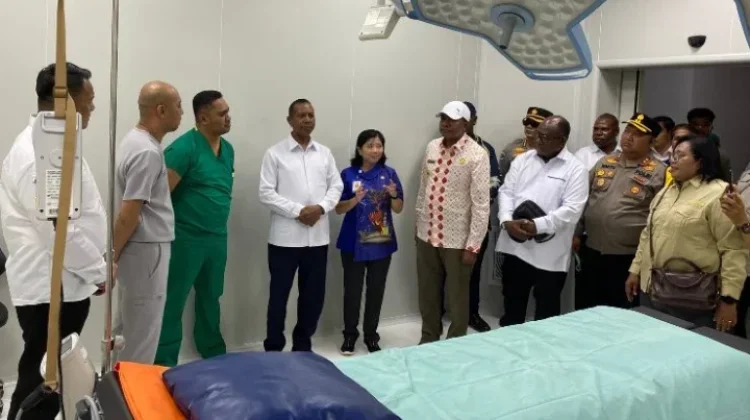 Gubernur Apolo Safanpo Resmikan Ruang Operasi Modern Pertama di Papua Selatan