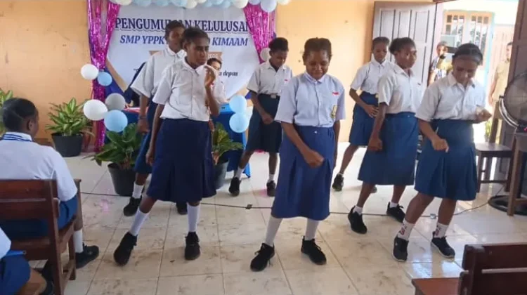 Pentas Seni Meriahkan Kelulusan di SMP YPPK St. Kizito Kimaam