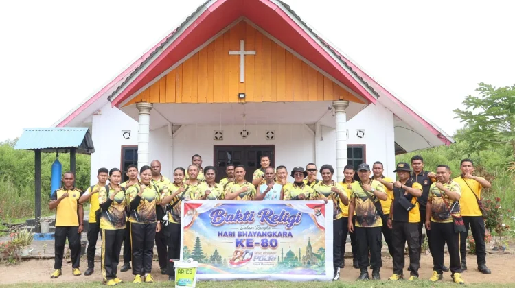 Polres Merauke Gelar Bakti Religi di Gereja Sambut HUT Bhayangkara