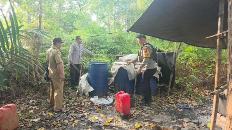 Polsek Muting Musnahkan Bahan Sopi Ilegal