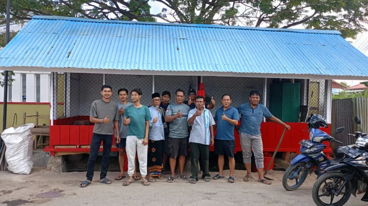 Warga Rawat Pos Kamling Sambut Hari Bhayangkara