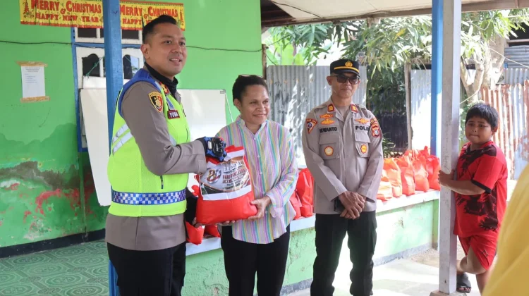 Patroli Kasih Bagikan Sembako Jelang Hari Bhayangkara ke-80