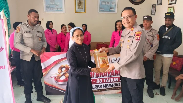 Polsek Merauke Kota Gelar Bakti ke Panti Asuhan Sambut Hari Bhayangkara ke-80
