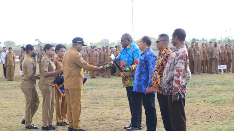 Gubernur Apolo Lepas Empat ASN Purnabakti dan Tegaskan Disiplin Pegawai