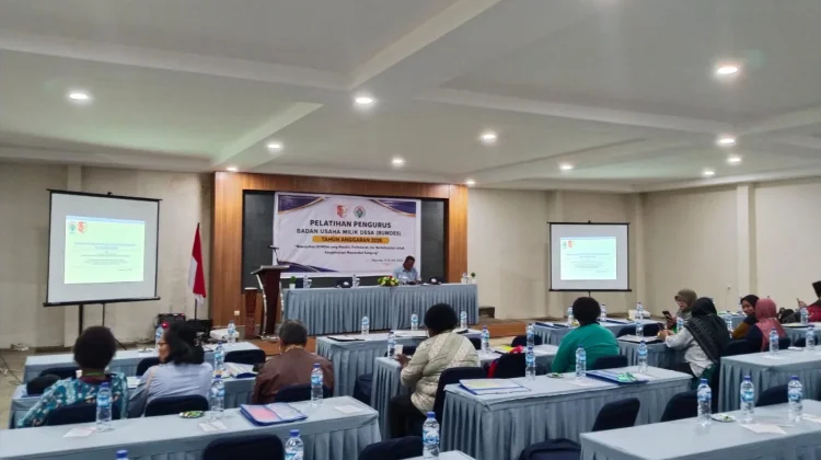 Perkuat Kapasitas DPMK Merauke Lakukan Pelatihan bagi 14 Koperasi.