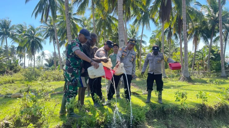 Polsek Okaba Musnahkan Puluhan Liter Miras Lokal